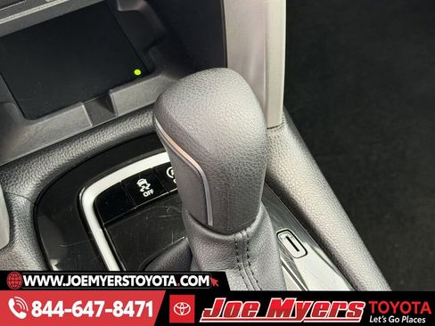 Used 2025 Toyota Corolla Cross LE image 21