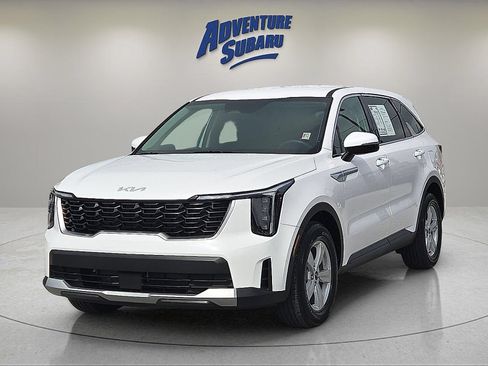 Used 2025 Kia Sorento LX FWD image 2