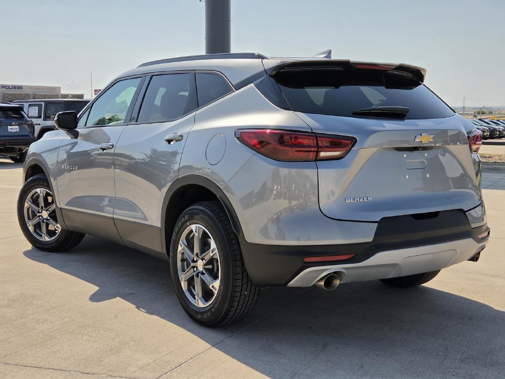 Used 2024 Chevrolet Blazer LT FWD image 3