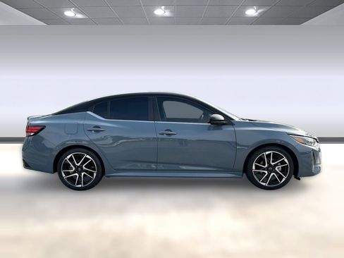 Used 2024 Nissan Sentra SR FWD image 8