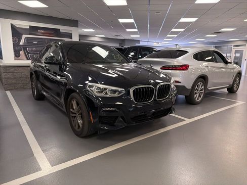 Used 2021 BMW X4 xDrive30i w/ Executive Package image 3