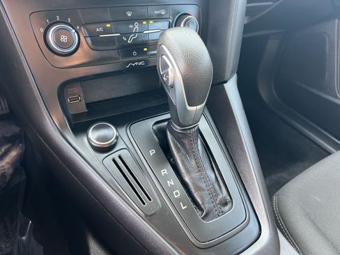 Used 2017 Ford Focus SE FWD image 21