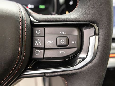 Used 2025 Jeep Wagoneer S Limited image 30