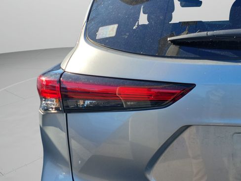 Used 2023 Toyota Highlander XLE image 21