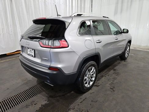 Used 2019 Jeep Cherokee Latitude Plus w/ Comfort/Convenience Group image 3