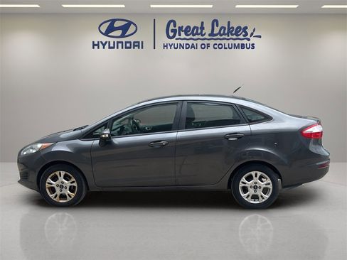 Used 2016 Ford Fiesta SE image 2