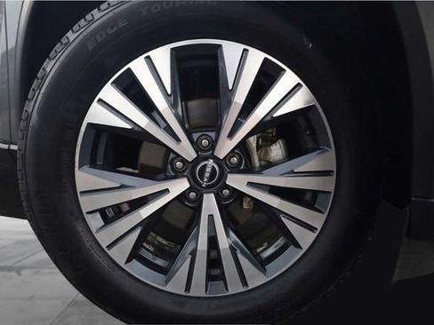 Used 2023 Nissan Rogue SV AWD/4WD image 3