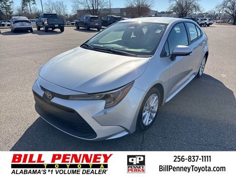 Used 2025 Toyota Corolla LE image 1