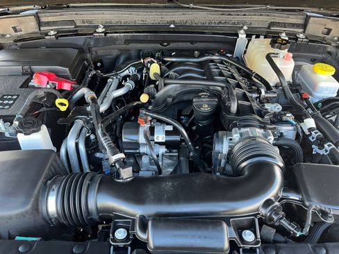 Used 2023 Jeep Wrangler Sport image 31