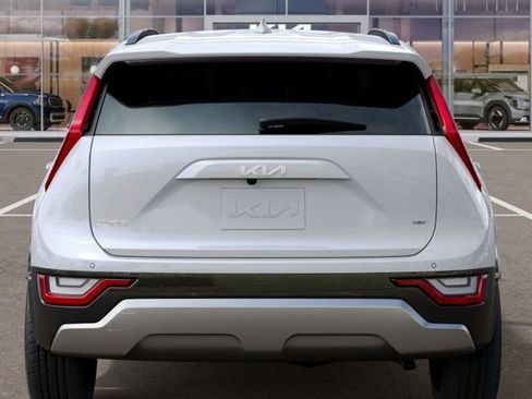 New 2025 Kia Niro SX Touring image 13