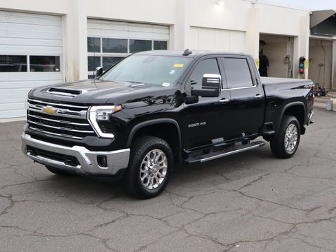 Used 2024 Chevrolet Silverado 2500 LTZ AWD/4WD image 5
