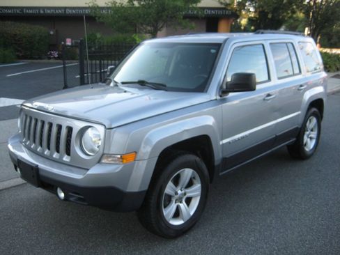 Used 2015 Jeep Patriot Latitude AWD/4WD image 1