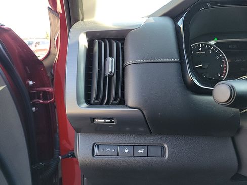 Used 2023 Nissan Pathfinder SL image 20