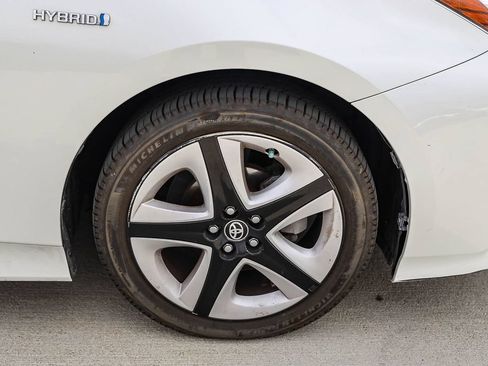 Used 2016 Toyota Prius Three Touring FWD image 4