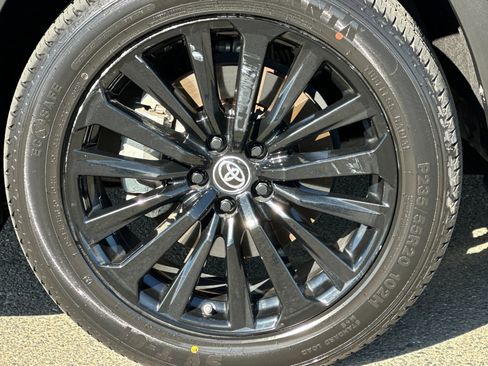 Used 2023 Toyota Highlander XSE image 33