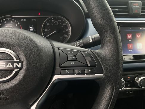Used 2025 Nissan Versa SV FWD image 31