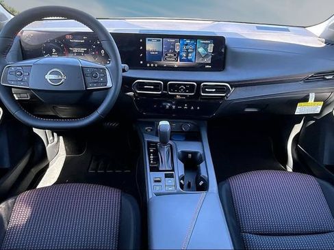 New 2027 Nissan Sentra SR w/ Floor Mat Package FWD image 5