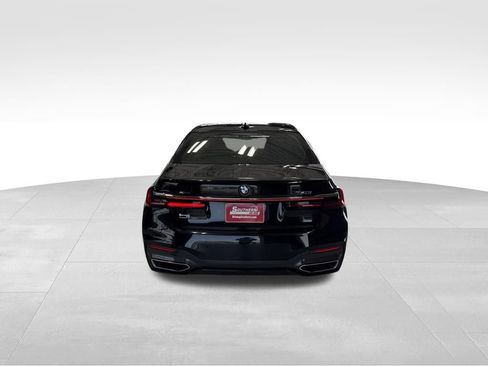 Used 2022 BMW 750i xDrive w/ M Sport Package AWD/4WD image 4
