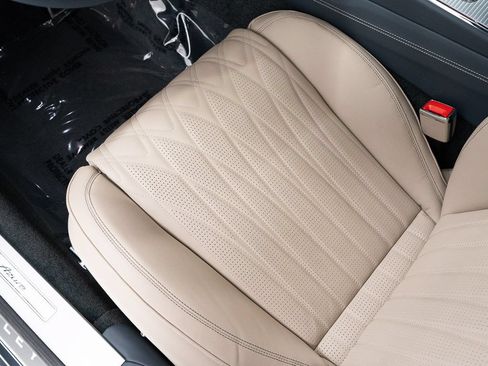 Used 2026 Bentley Flying Spur Plug-In Hybrid AWD/4WD image 19