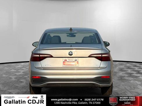 Used 2024 Volkswagen Jetta SE FWD image 6