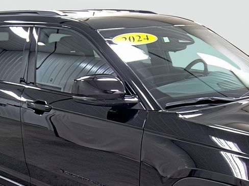 Used 2024 Jeep Grand Cherokee L Laredo AWD/4WD image 15