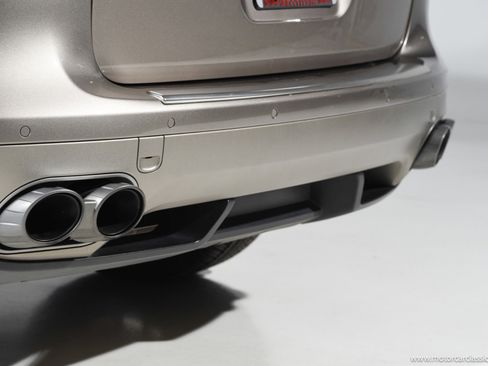 Used 2009 Porsche Cayenne Turbo S image 16