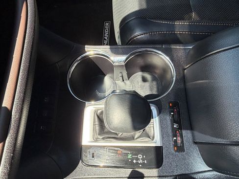 Used 2017 Toyota Highlander Limited AWD/4WD image 58
