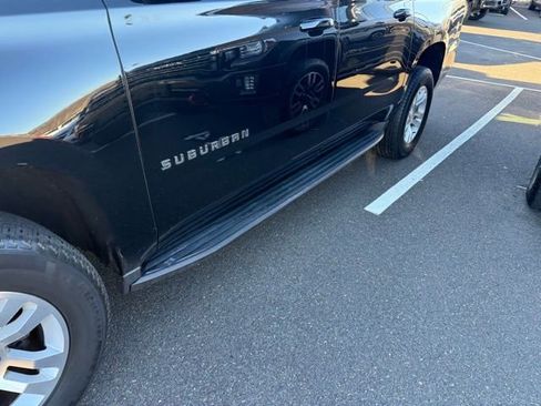 Used 2020 Chevrolet Suburban LT image 4