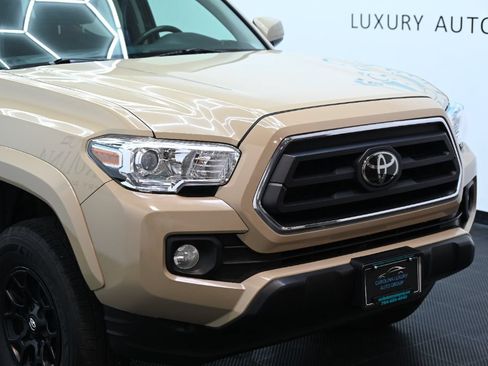 Used 2020 Toyota Tacoma SR5 AWD/4WD image 8