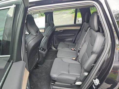Used 2025 Volvo XC90 B5 Core AWD/4WD image 6