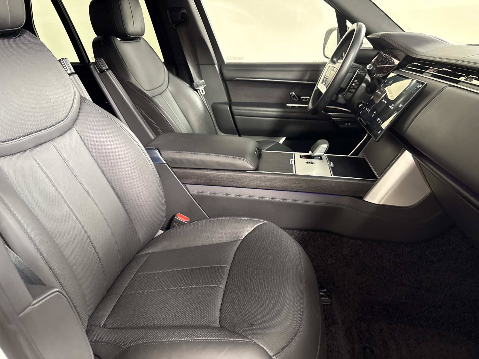Used 2025 Land Rover Range Rover SE AWD/4WD image 10