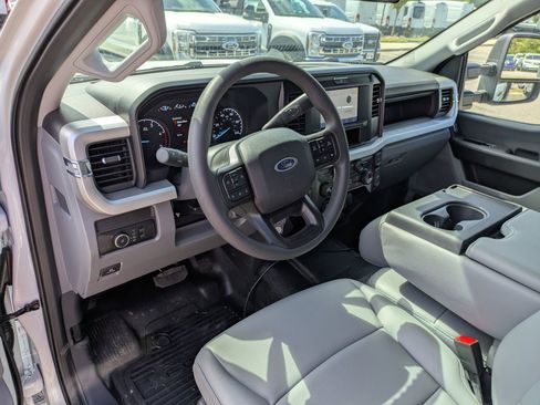 New 2025 Ford F550 4x4 Crew Cab image 14
