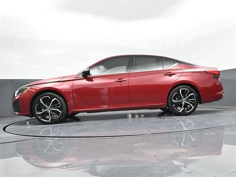 Used 2025 Nissan Altima 2.5 SR image 31