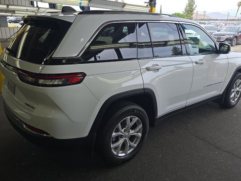 Used 2023 Jeep Grand Cherokee Limited w/ Luxury Tech Group II image 4