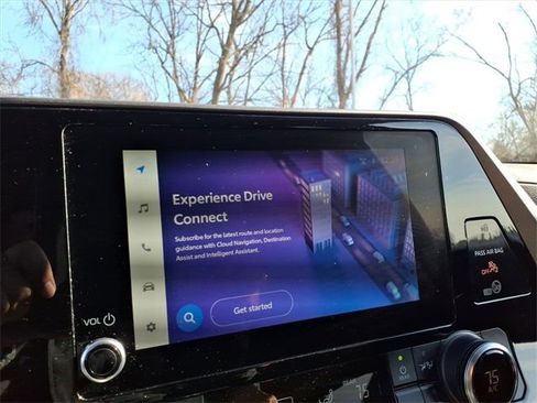 Certified 2023 Toyota Highlander L image 19