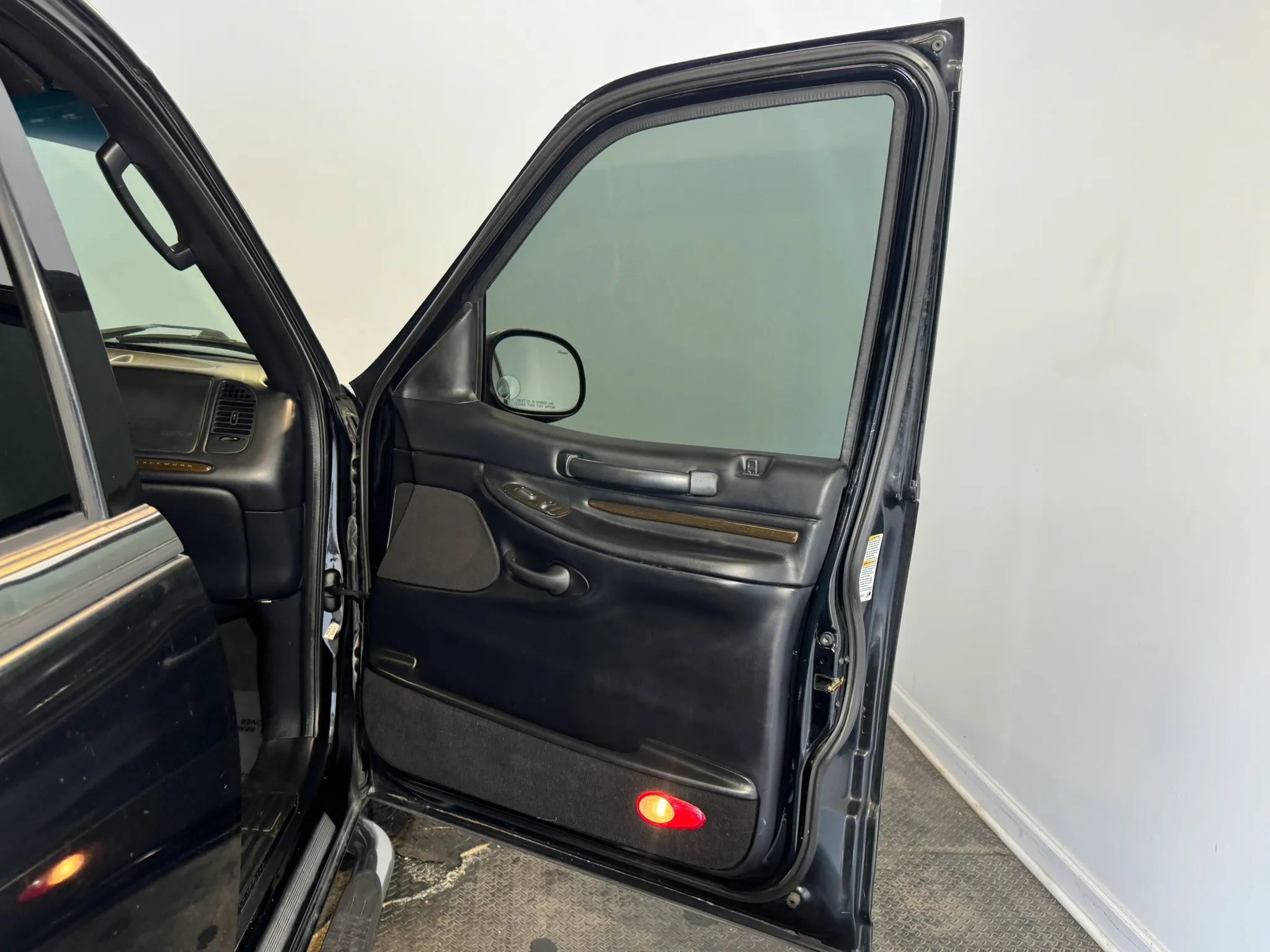 Used 2002 Lincoln Blackwood RWD image 21