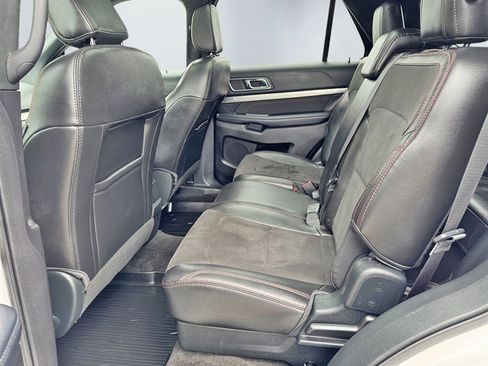 Used 2018 Ford Explorer XLT w/ Equipment Group 202A image 21