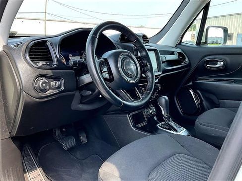 Used 2020 Jeep Renegade Altitude w/ UConnect 8.4 Nav Group FWD image 8