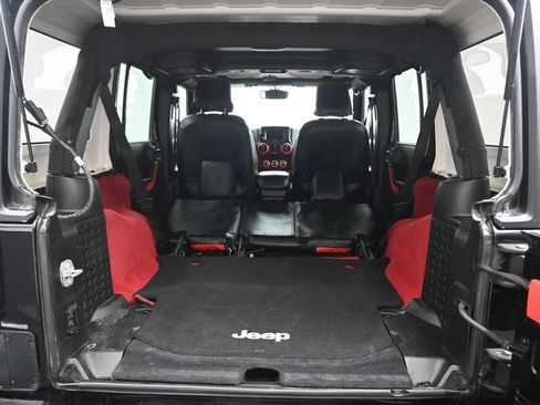 Used 2017 Jeep Wrangler Unlimited Sahara w/ Connectivity Group AWD/4WD image 35