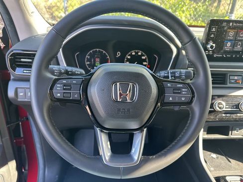Used 2025 Honda Pilot Touring image 15