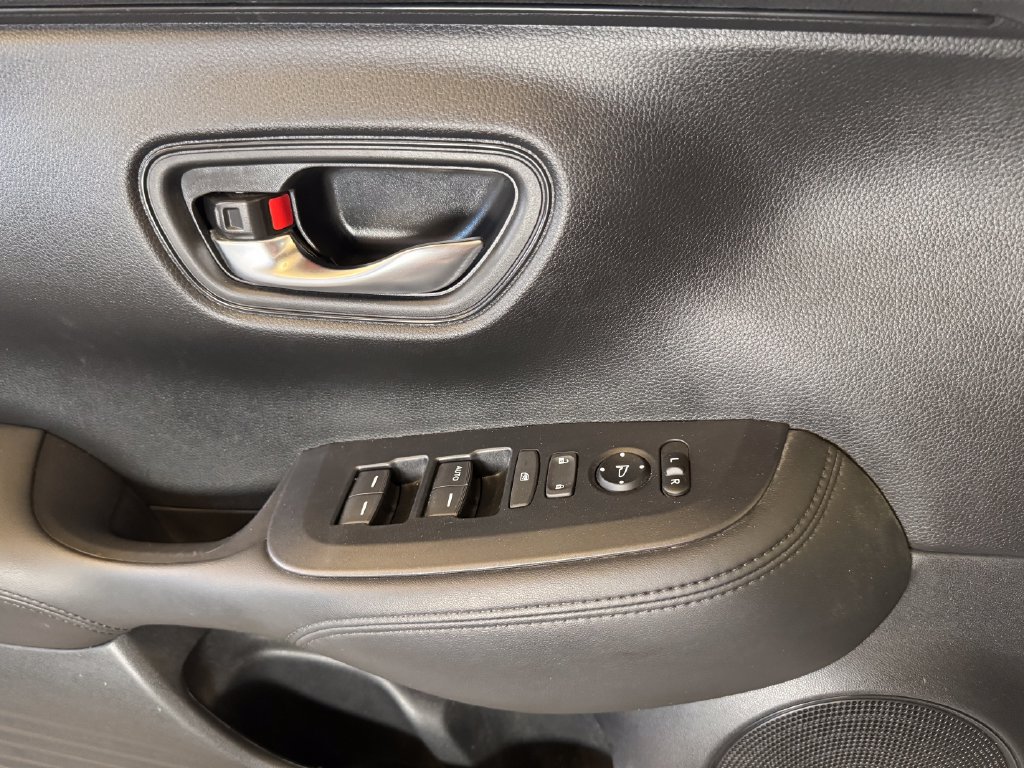Used 2025 Honda HR-V LX image 19