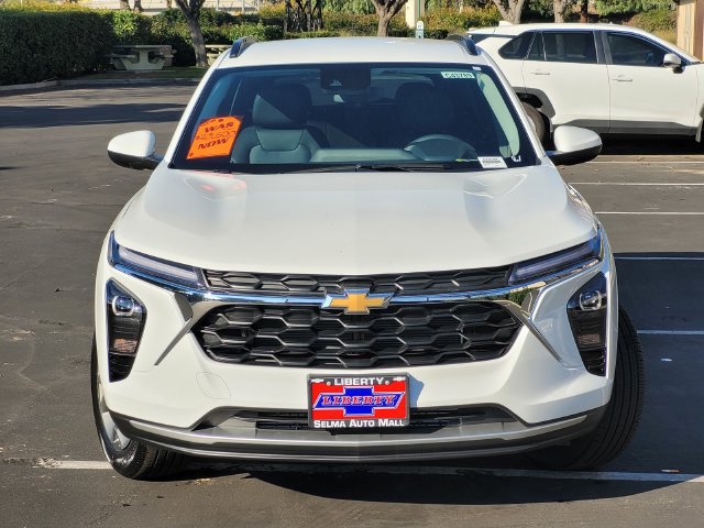 New 2026 Chevrolet Trax LT w/ LT Convenience Package FWD image 2