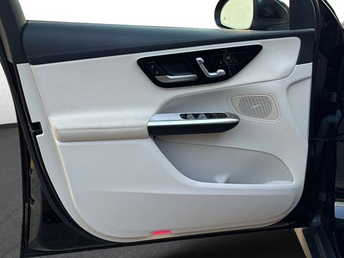 Used 2024 Mercedes-Benz GLC 300 4MATIC image 18