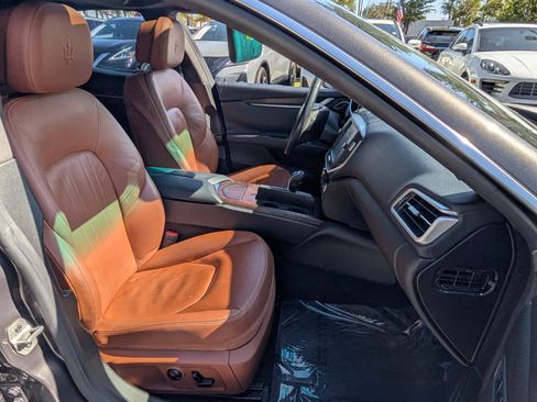 Used 2016 Maserati Ghibli Base image 19