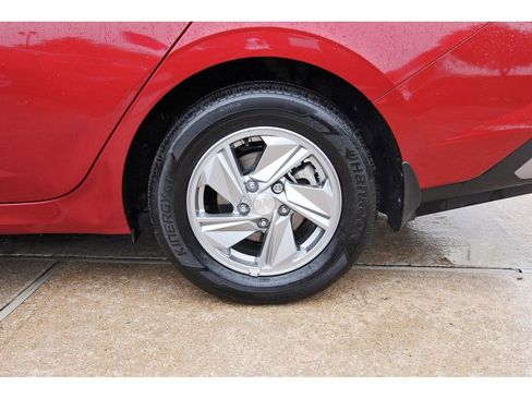 Certified 2025 Hyundai Elantra SE FWD image 32
