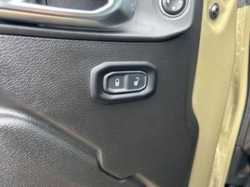Used 2025 Jeep Gladiator Rubicon image 14