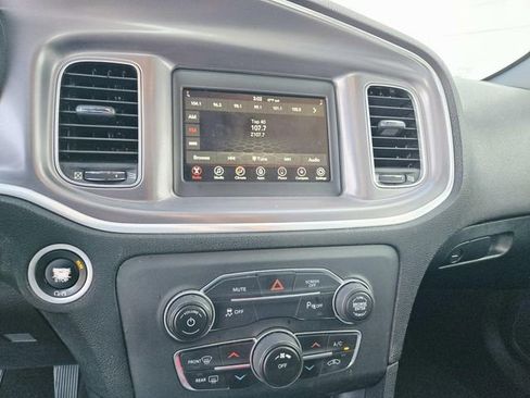 Used 2019 Dodge Charger SXT RWD image 8