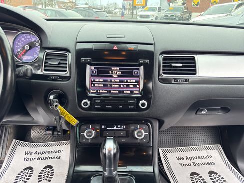 Used 2013 Volkswagen Touareg VR6 image 19
