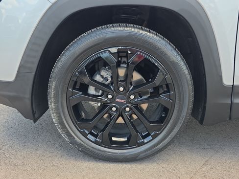 Used 2022 GMC Terrain SLE w/ Driver Convenience Package FWD image 9