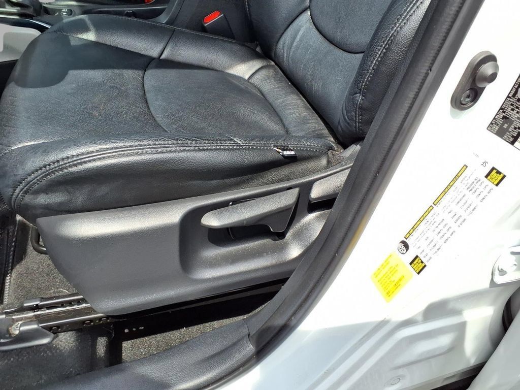 Used 2024 Toyota Corolla Cross LE AWD/4WD image 21